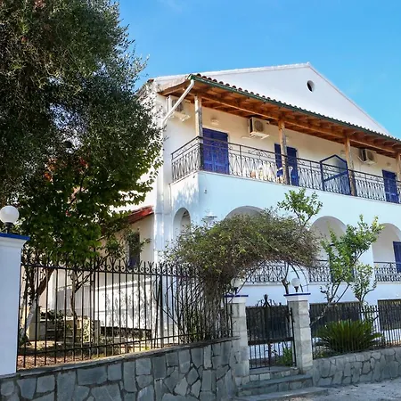 Athina Апартаменты *